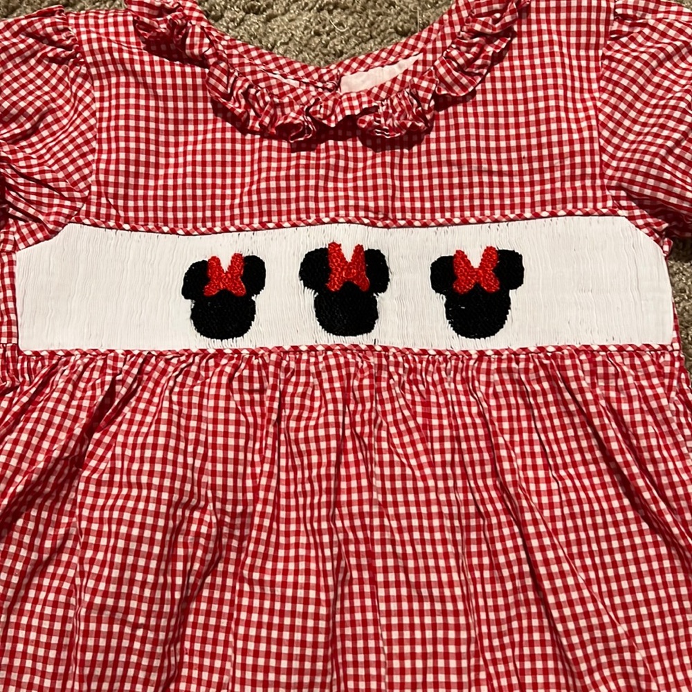 Minnie Mouse smock